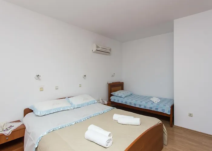 Apartments Mira